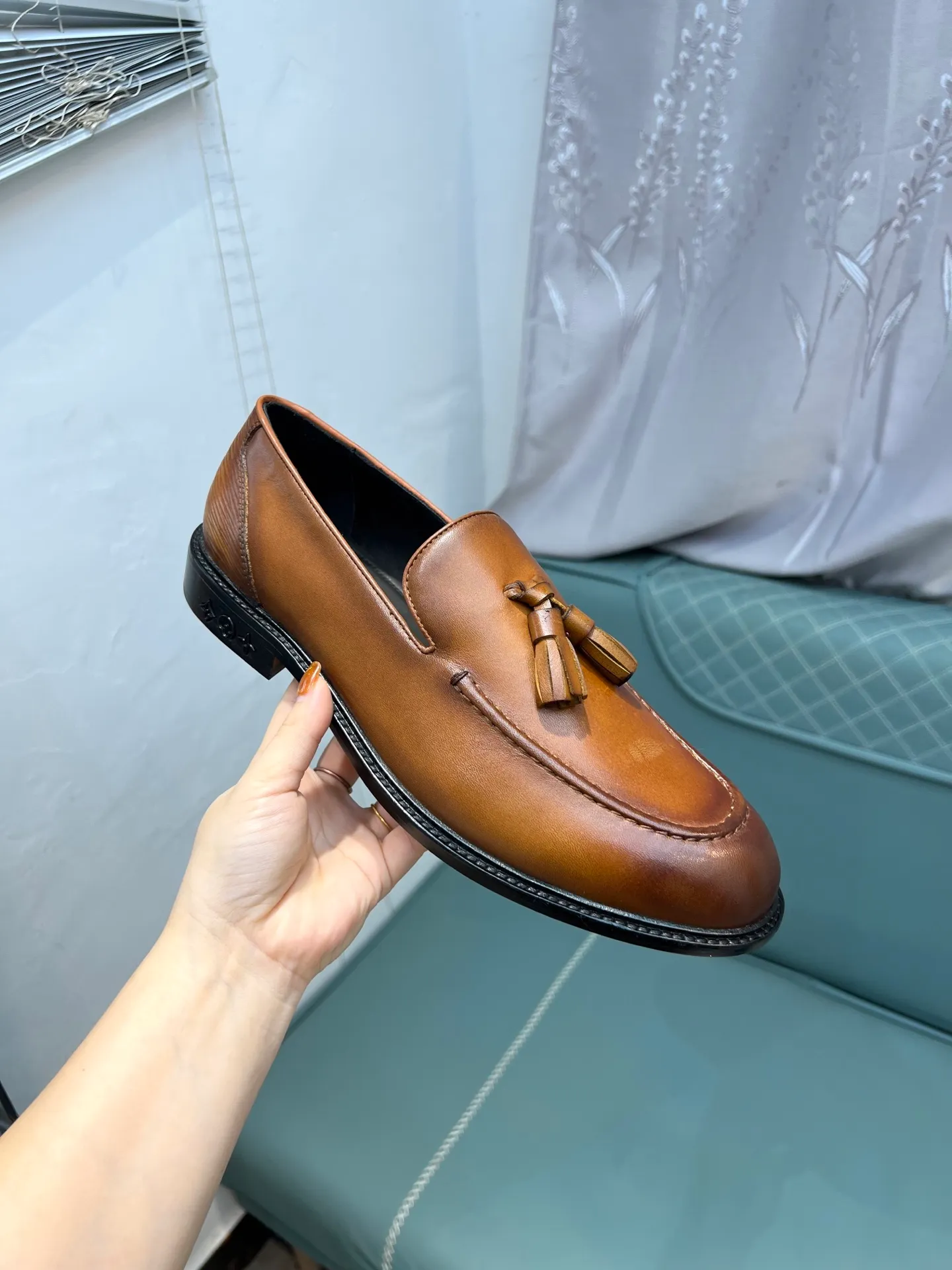 Men's shoes 💰1020 LV top luxury brand, high-quality men's business formal leather shoes, imported genuine leather soles! Customized imported leather, the first layer of open-edge beaded lacquered cowhide, the texture is incomparable, the imported cowhide lining, high-end high-end shoes, don't miss it! size:39-44 (Male 38 45 46 customized)